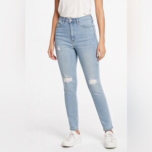 •	Arizona Jean Co High Rise Jegging Light Wash Distressed Size 17